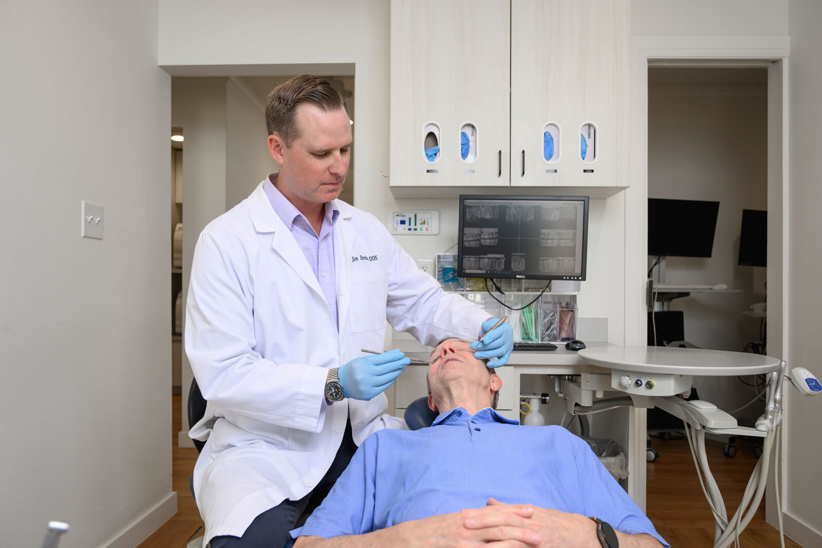 Jim-Treating-Patient Dr Jim Treating Patient